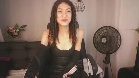 Snapshot of aurora_ath chatting on December 8, 3:32 am Aurora ath online show from December 8, 3:32 am