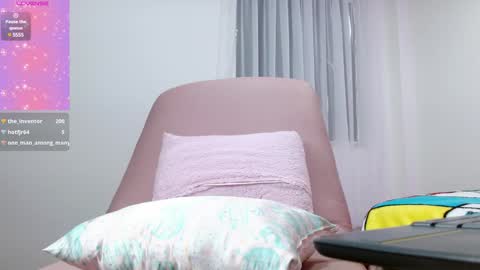 Snapshot of aurora_blossom__ chatting on December 3, 3:33 pm Aurora online show from December 3, 3:33 pm