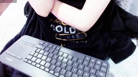Snapshot of aurora_blossom__ chatting on December 31, 3:20 pm Aurora online show from December 31, 3:20 pm