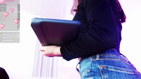 Snapshot of aurora_blossom__ chatting on January 7, 6:14 pm Aurora online show from January 7, 6:14 pm