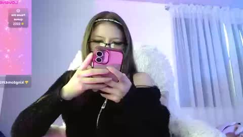 Snapshot of aurora_blossom__ chatting on September 19, 9:04 pm Aurora online show from September 19, 9:04 pm