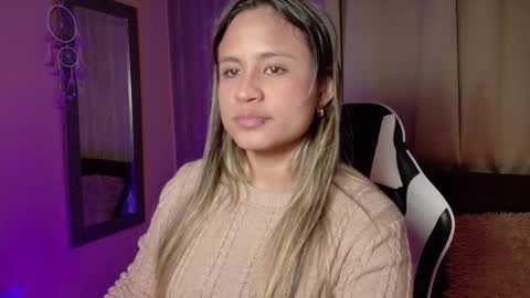 aurora_collins08 online show from September 19, 5:13 pm