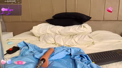 aurora_divine online show from February 14, 3:26 pm