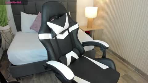 A U R O R A online show from December 29, 8:00 am