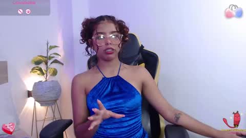 Snapshot of aurora_rodriguez chatting on December 5, 3:17 pm aurora_rodriguez online show from December 5, 3:17 pm