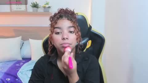 Snapshot of aurora_rodriguez chatting on January 10, 12:15 pm aurora_rodriguez online show from January 10, 12:15 pm