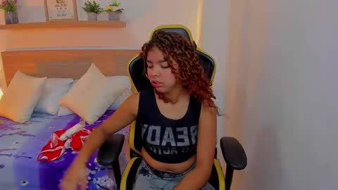 Snapshot of aurora_rodriguez chatting on January 13, 12:13 pm aurora_rodriguez online show from January 13, 12:13 pm