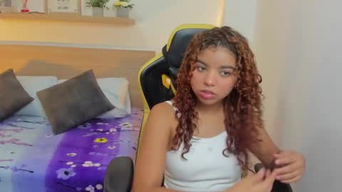 Snapshot of aurora_rodriguez chatting on January 23, 12:19 pm aurora_rodriguez online show from January 23, 12:19 pm