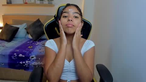 Snapshot of aurora_rodriguez chatting on January 27, 12:05 pm aurora_rodriguez online show from January 27, 12:05 pm