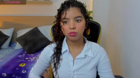 Snapshot of aurora_rodriguez chatting on February 6, 12:16 pm aurora_rodriguez online show from February 6, 12:16 pm