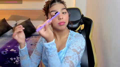 Snapshot of aurora_rodriguez chatting on February 13, 12:32 pm aurora_rodriguez online show from February 13, 12:32 pm