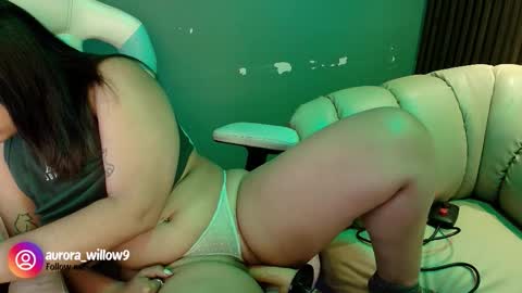 aurora_willow9 online show from November 28, 4:37 am