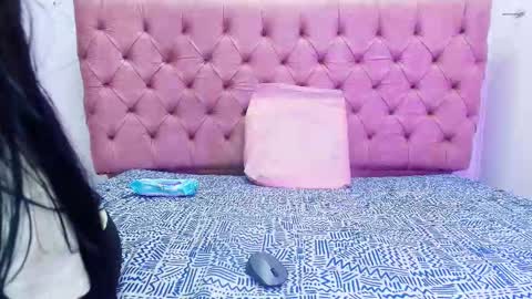 auroraa_miller online show from October 2, 11:50 am