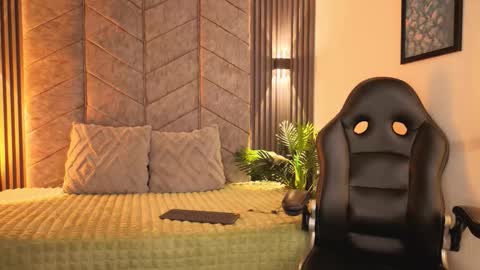 Snapshot of auroralanee chatting on November 12, 7:13 pm aurora online show from November 12, 7:13 pm