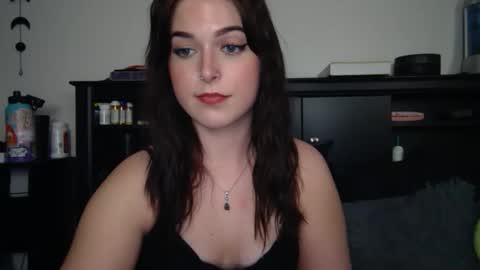 auroralightz1 online show from October 16, 4:35 am