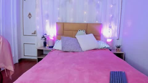 Aurora online show from October 3, 11:51 am