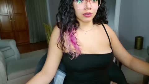 Snapshot of aurorasiera chatting on December 14, 9:24 pm Aurora online show from December 14, 9:24 pm