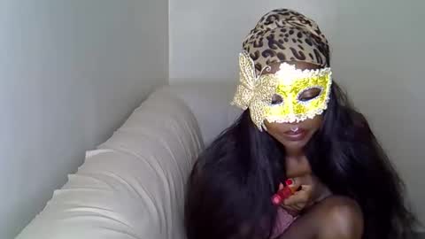 Sparkles online show from December 22, 9:45 pm