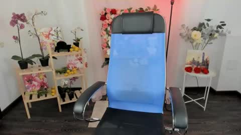 aurorawrenfield online show from January 6, 5:33 am