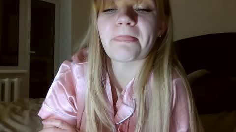 Snapshot of auroraxroses chatting on October 29, 7:15 pm AuroraXRoses online show from October 29, 7:15 pm