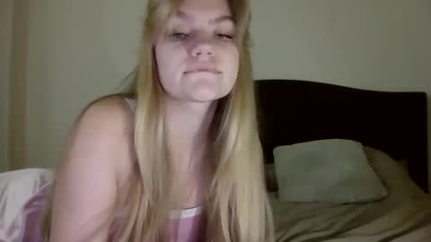 Snapshot of auroraxroses chatting on November 23, 10:31 pm AuroraXRoses online show from November 23, 10:31 pm