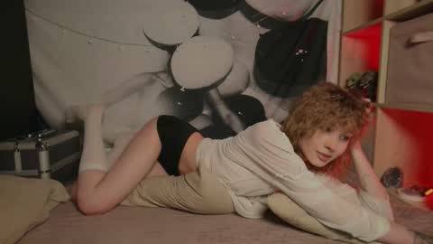 Snapshot of aurorryy1 chatting on March 1, 12:12 am Aurora online show from March 1, 12:12 am