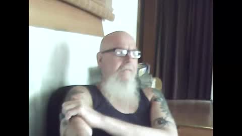 Snapshot of aussie44 chatting on March 4, 1:00 am aussie4inch online show from March 4, 1:00 am