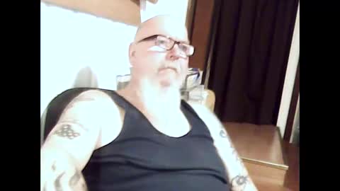 Snapshot of aussie44 chatting on June 11, 7:50 am aussie4inch online show from June 11, 7:50 am