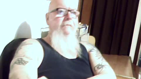 Snapshot of aussie44 chatting on June 12, 6:56 am aussie4inch online show from June 12, 6:56 am