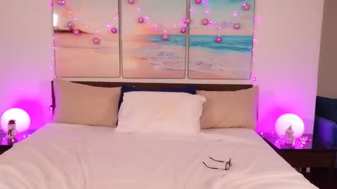 Snapshot of aussieblondemilf chatting on December 23, 3:59 am Jo online show from December 23, 3:59 am