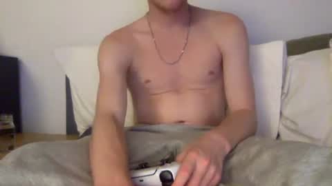 aussieblondetwink online show from December 30, 12:42 pm