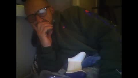 Snapshot of aussieguy59660 chatting on December 1, 2:33 pm aussieguy59660 online show from December 1, 2:33 pm