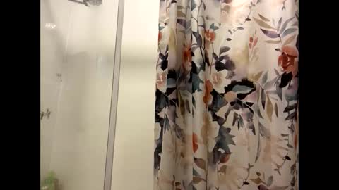 Milf4u online show from December 19, 12:01 pm