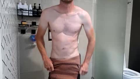 Snapshot of aussieweapon chatting on March 3, 7:14 am Nick online show from March 3, 7:14 am