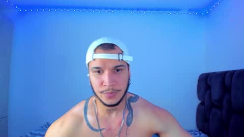 Snapshot of austin_curry chatting on December 12, 11:25 pm A online show from December 12, 11:25 pm
