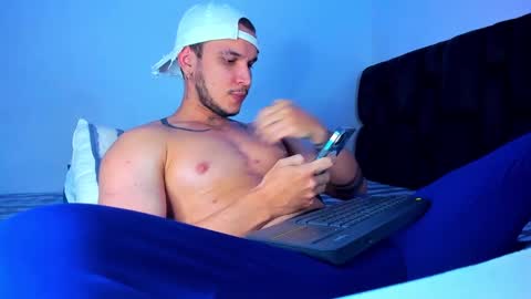 Snapshot of austin_curry chatting on December 15, 6:29 am A online show from December 15, 6:29 am
