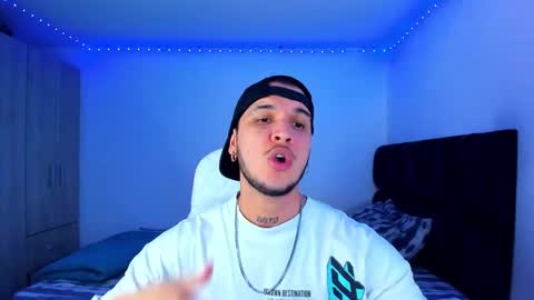 Snapshot of austin_curry chatting on December 16, 12:48 am A online show from December 16, 12:48 am