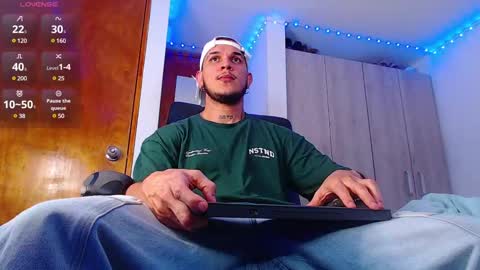Snapshot of austin_curry chatting on February 23, 3:24 am A online show from February 23, 3:24 am