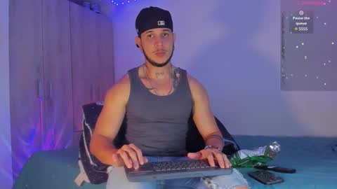 A online show from November 25, 11:05 pm