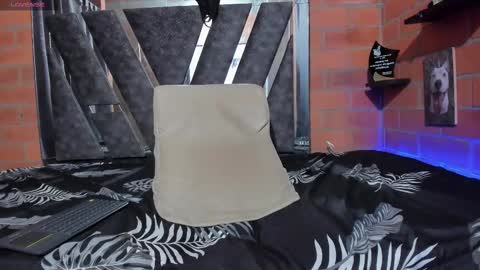 Snapshot of austin_latin444 chatting on February 6, 4:42 am austin_latin444 online show from February 6, 4:42 am