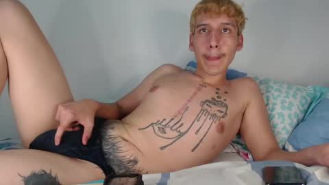 Snapshot of austinmyers_ chatting on March 1, 5:52 am austinmyers_ online show from March 1, 5:52 am