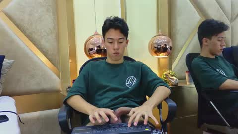 austinreeds online show from May 24, 2:44 pm