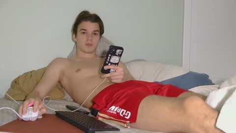 Snapshot of auston_r1ch chatting on December 23, 11:39 pm Auston 3 online show from December 23, 11:39 pm