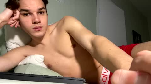 Snapshot of auston_r1ch chatting on February 24, 1:46 am Auston 3 online show from February 24, 1:46 am