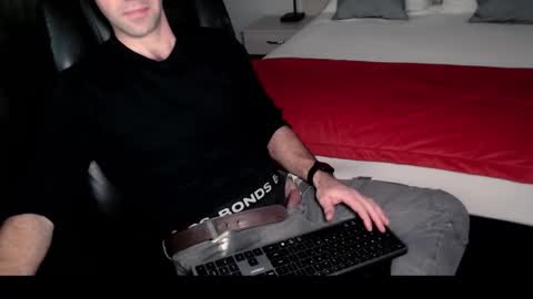 Snapshot of australopithas chatting on November 9, 12:14 pm australopithas online show from November 9, 12:14 pm