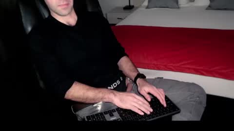 Snapshot of australopithas chatting on November 23, 1:11 pm australopithas online show from November 23, 1:11 pm