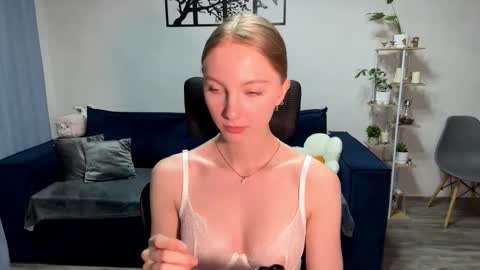 Annie online show from October 16, 5:03 pm