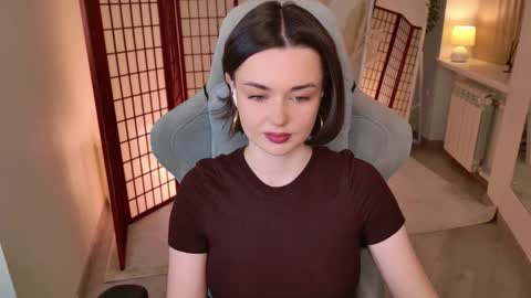 Ava online show from November 18, 3:16 pm