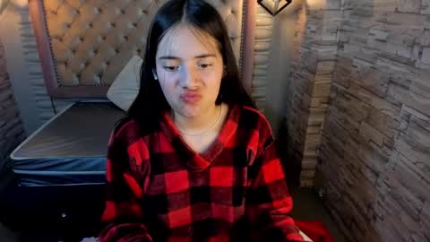 Snapshot of ava_broown chatting on December 3, 12:13 am online show from December 3, 12:13 am