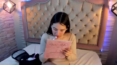 Snapshot of ava_broown chatting on December 3, 8:17 pm online show from December 3, 8:17 pm